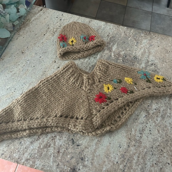 Handmade Knit Scarf and Hat Set with Floral Embroidery flowers - Picture 13 of 14